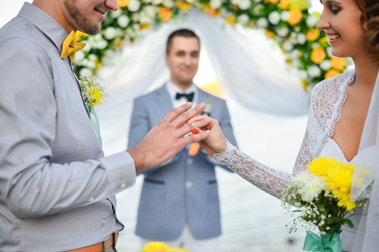 Как выбрать профессионального ведущего себе на свадьбу?
